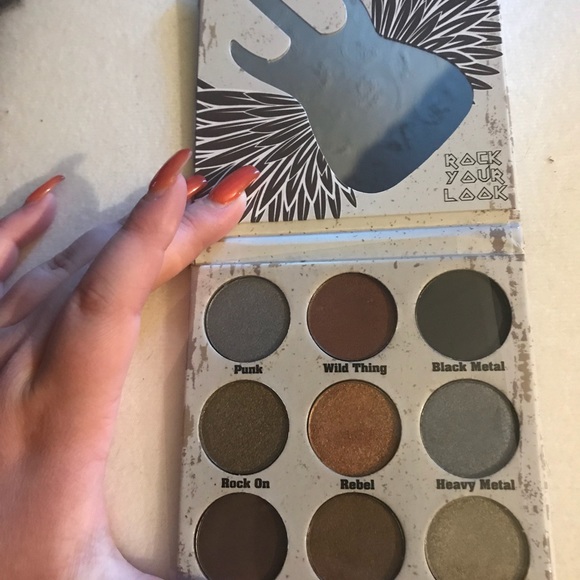 Eyeshadow - Picture 2 of 2